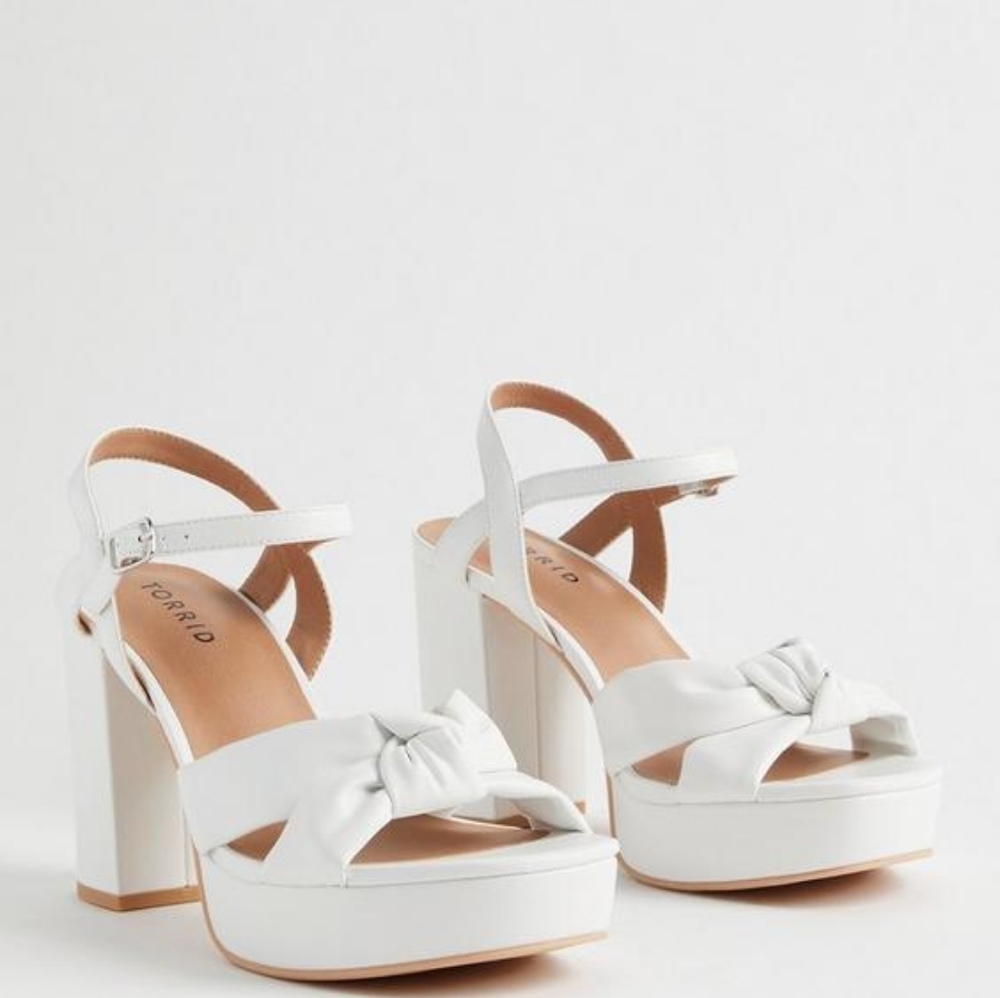 NWT Torrid Bone Soft Knot Platform Heel Size 9WW